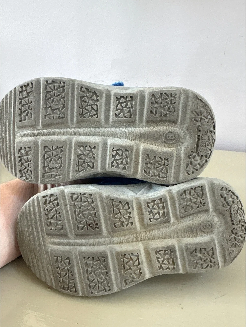 OshKosh B'gosh Blue Toddler Sneakers Sandals  Size 8 Boys Shoes Toddler